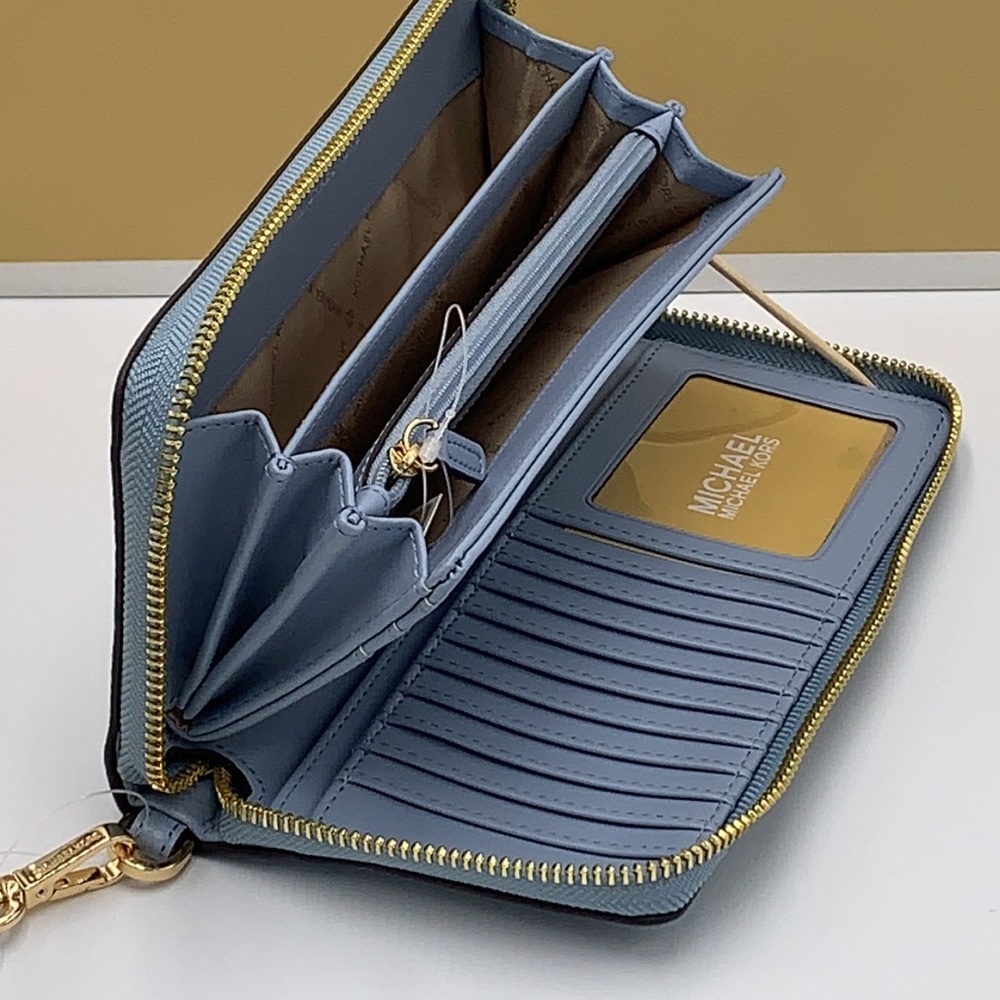MICHAEL KORS LARGE TRAVEL CONTINENTAL WRISTLET WALLET PALE BLUE COLOR - Picture 10 of 13